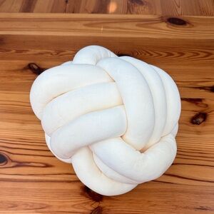 EUC Cream Winter White Knot Accent Couch Pillow 10”